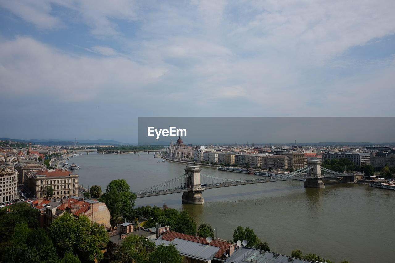 HIGH ANGLE VIEW OF CITY AT WATERFRONT