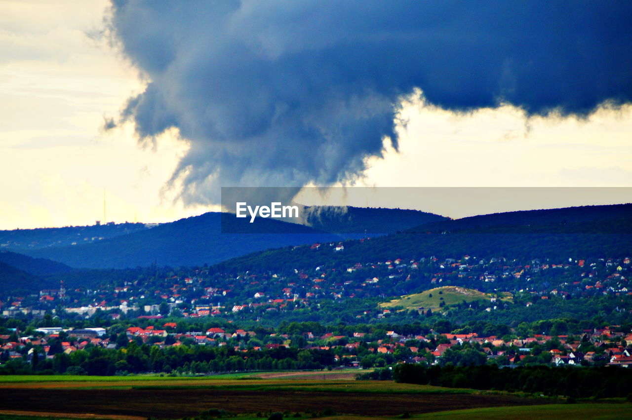 SCENIC VIEW OF GREEN LANDSCAPE AGAINST SKY