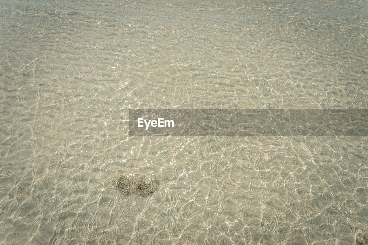 HIGH ANGLE VIEW OF RIPPLED WATER