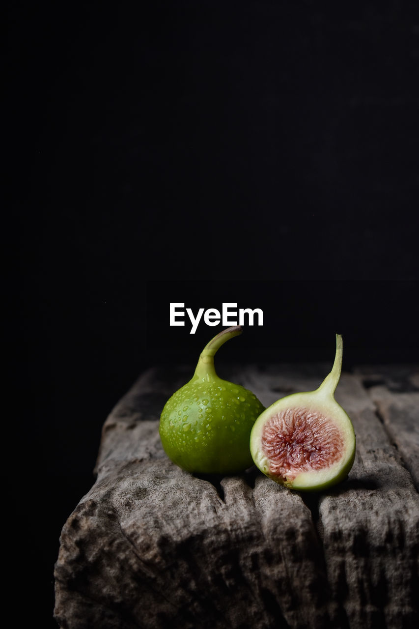 CLOSE-UP OF FRUIT ON TABLE