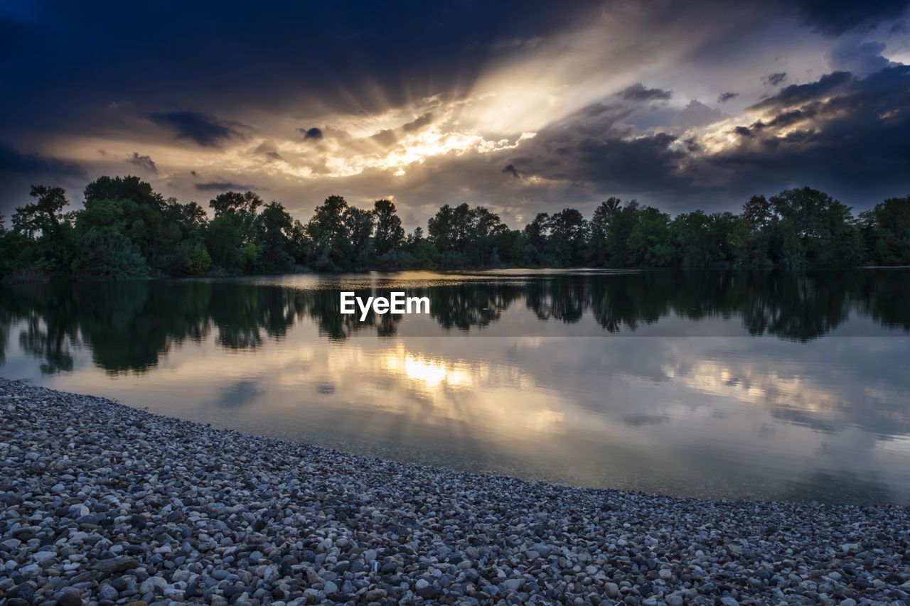 SCENIC VIEW OF LAKE BY TREES AGAINST SKY