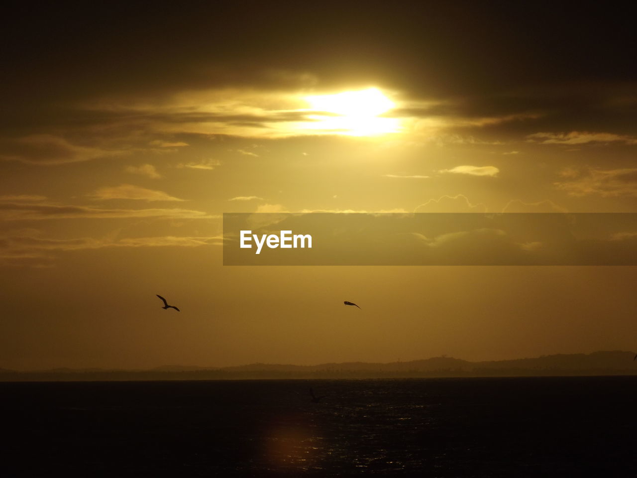 VIEW OF SEA AGAINST SKY DURING SUNSET