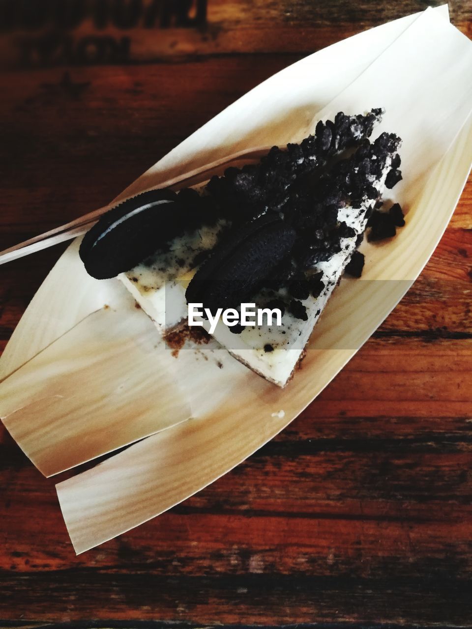 CLOSE-UP OF ICE CREAM IN PLATE