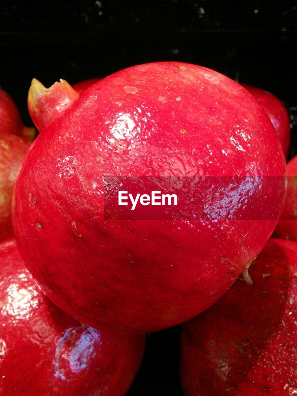 CLOSE UP OF RED FRUIT