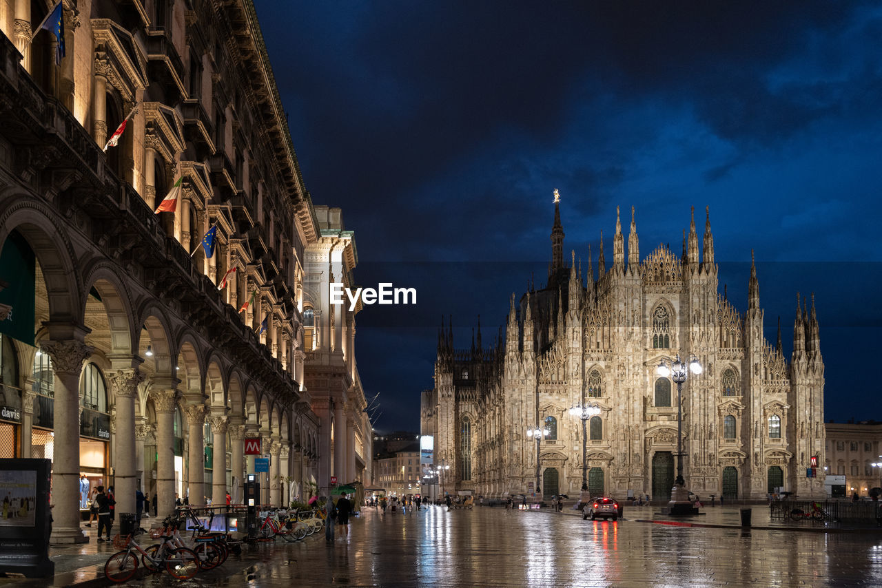 ILLUMINATED BUILDINGS IN CITY AT NIGHT