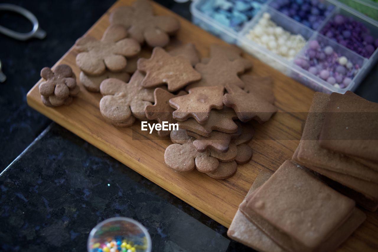 Preparing homemade gingerbread houses for christmas 2021