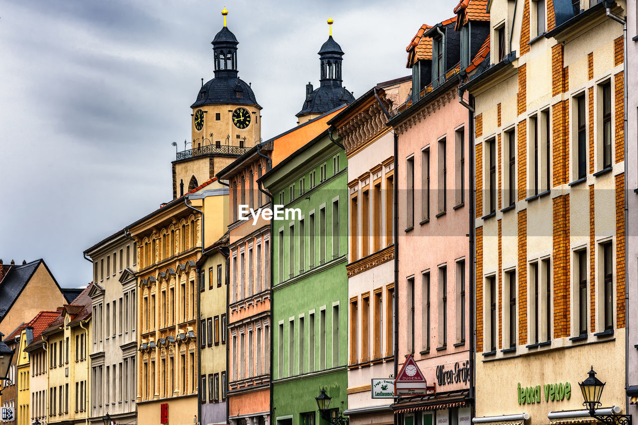 LOW ANGLE VIEW OF HISTORIC BUILDING AGAINST SKY IN CITY