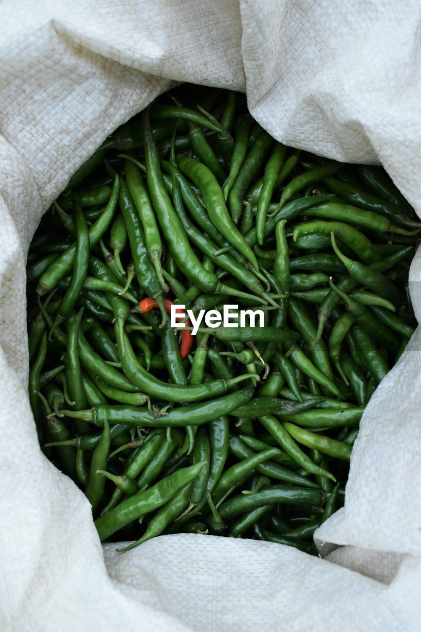 HIGH ANGLE VIEW OF VEGETABLES IN PLATE