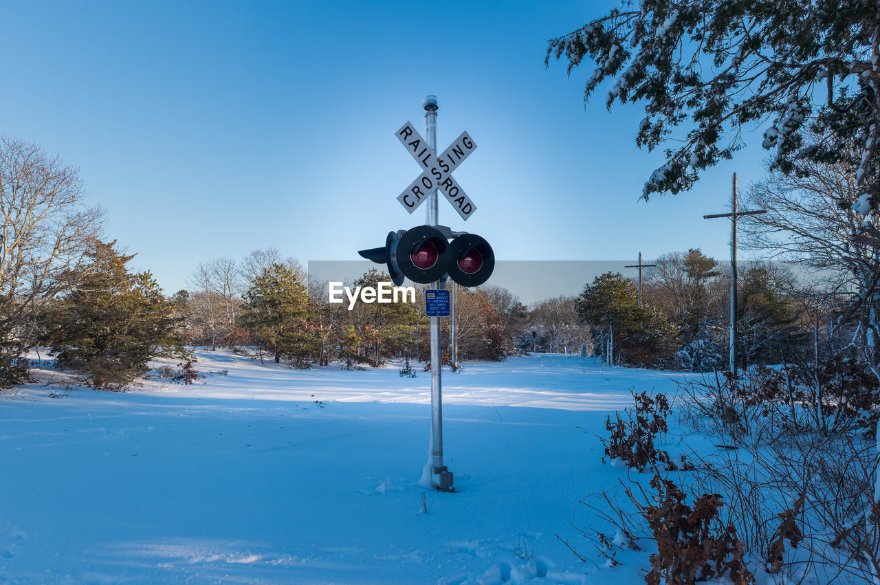 ROAD SIGN ON SNOW COVERED FIELD
