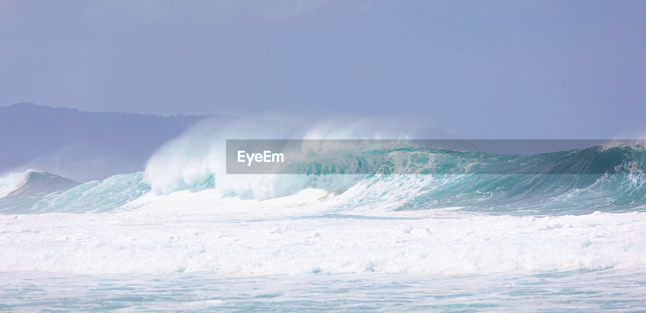 Giant waves on the banzai pipeline in hawaii