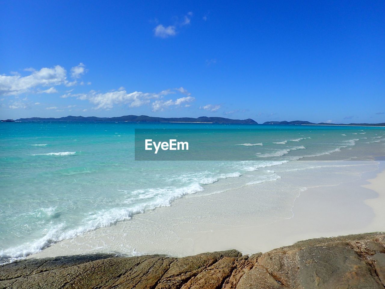 SCENIC VIEW OF SEA AGAINST BLUE SKY