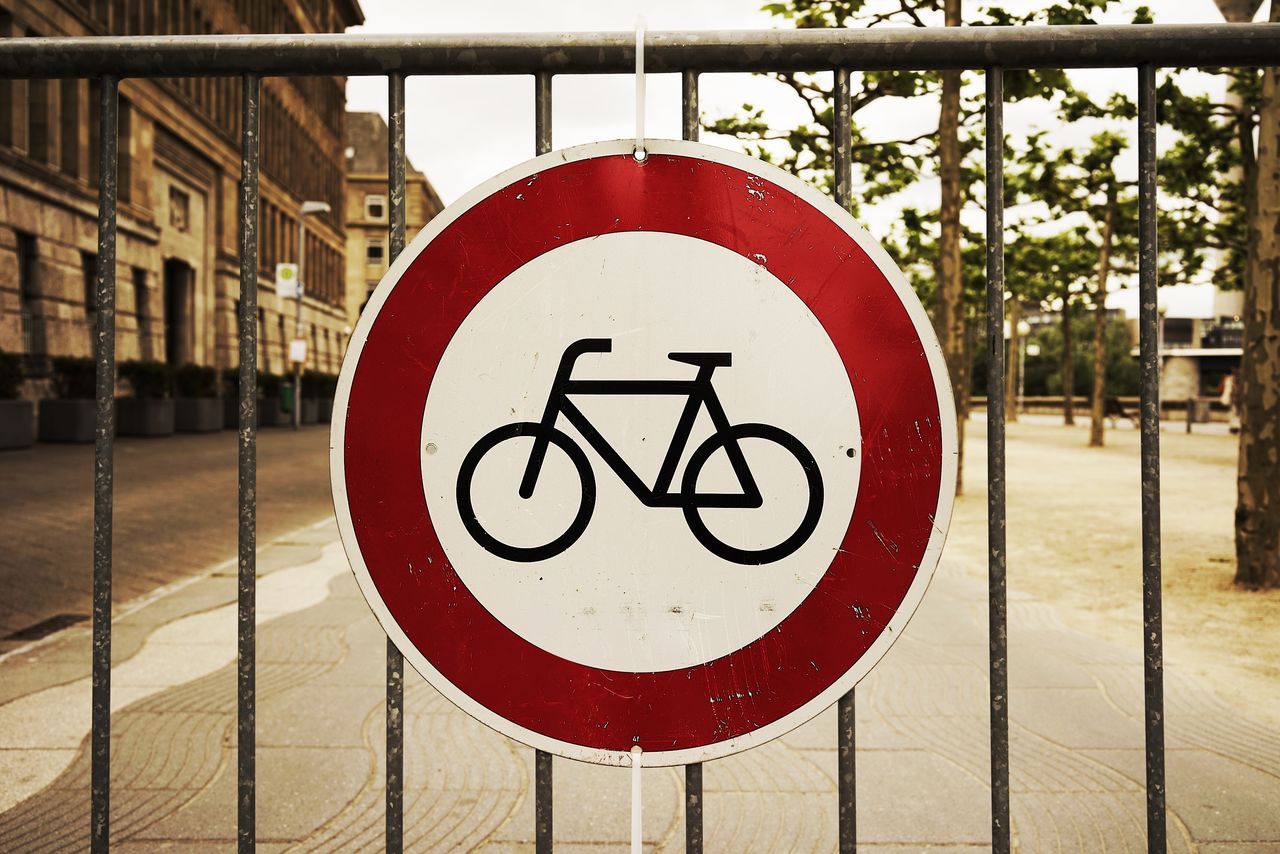 Warning sign for cyclists