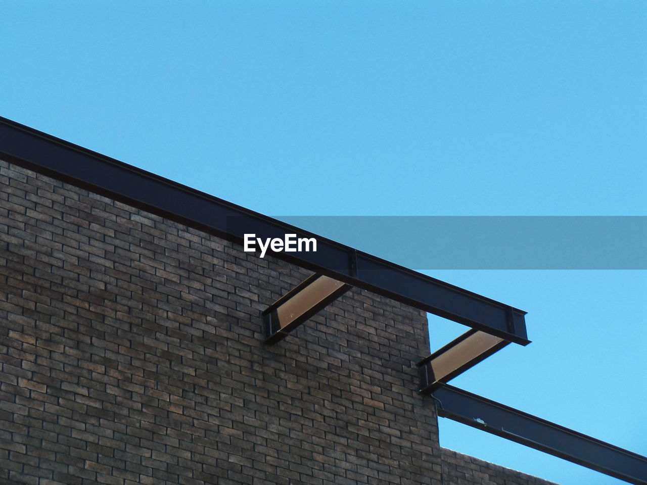 LOW ANGLE VIEW OF HOUSE AGAINST CLEAR SKY