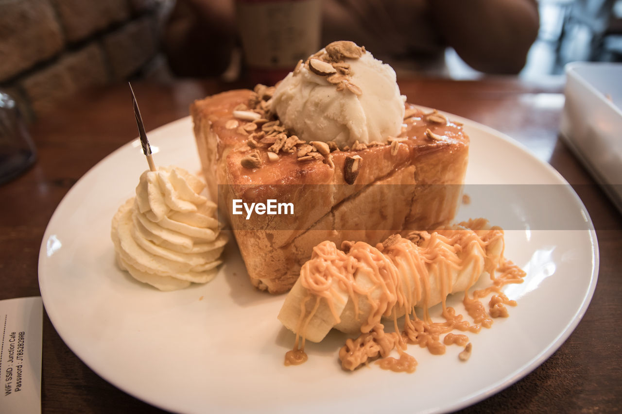 CLOSE-UP OF ICE CREAM SERVED ON TABLE