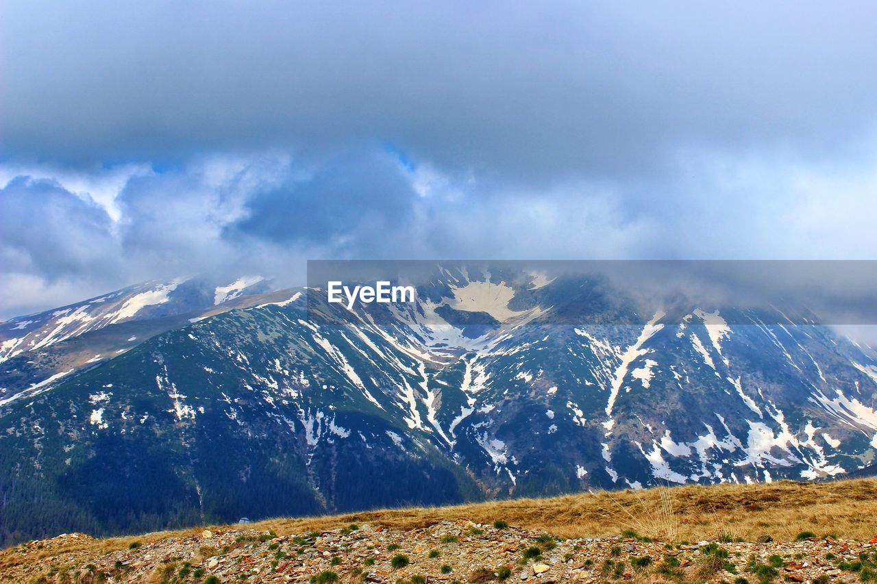 SCENIC VIEW OF SNOWCAPPED LANDSCAPE AGAINST SKY