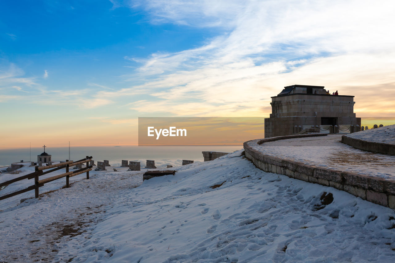 SCENIC VIEW OF SEA DURING WINTER AGAINST SKY