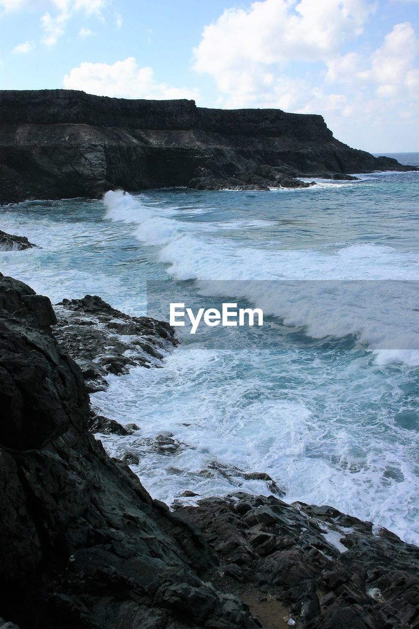 SCENIC VIEW OF WATER AGAINST SKY