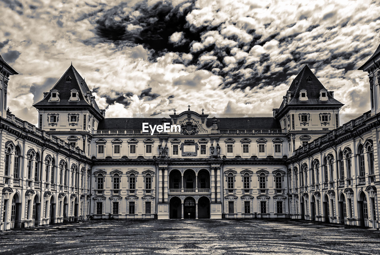 VIEW OF BUILDINGS AGAINST CLOUDY SKY