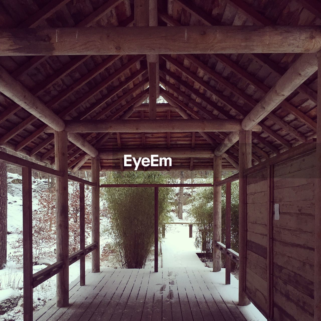 EMPTY CORRIDOR OF BUILDING