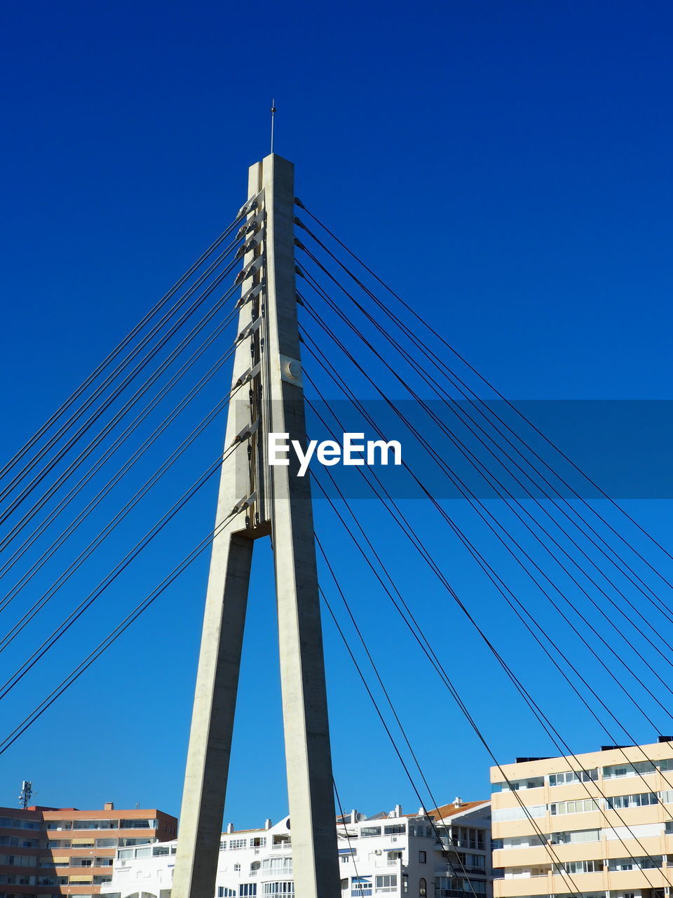 LOW ANGLE VIEW OF SUSPENSION BRIDGE AGAINST CLEAR SKY