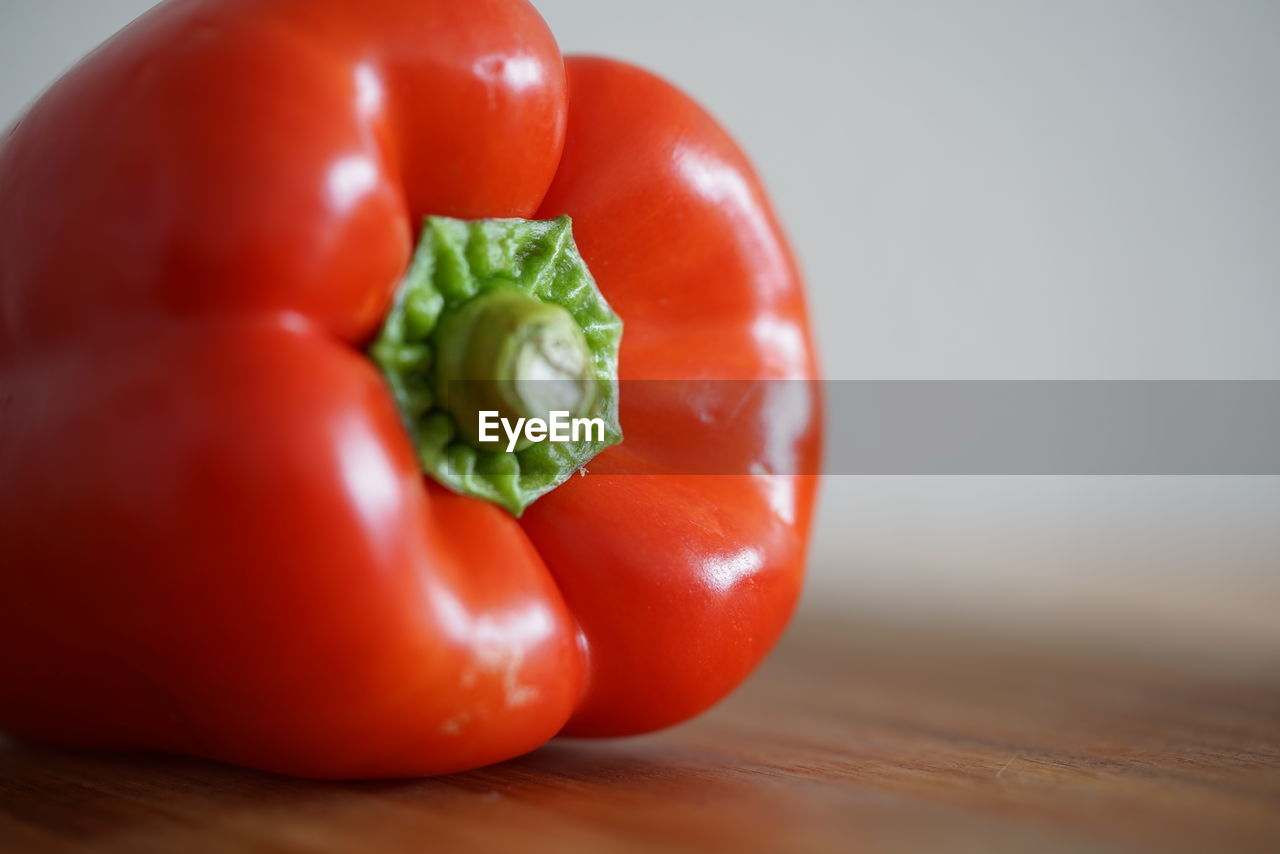 CLOSE-UP OF RED BELL PEPPERS IN PLATE