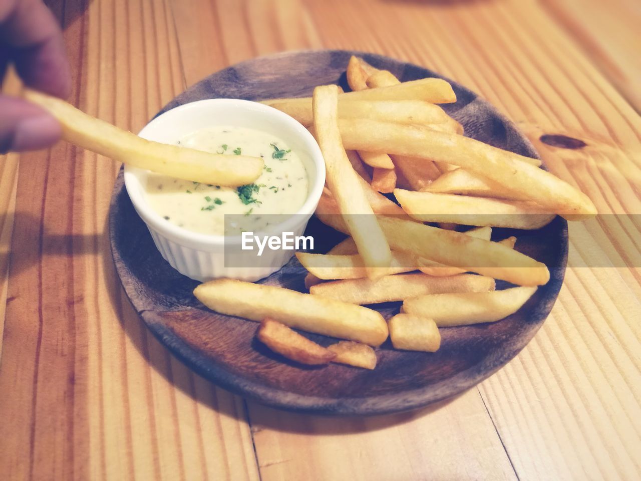 HIGH ANGLE VIEW OF SERVED FOOD ON TABLE