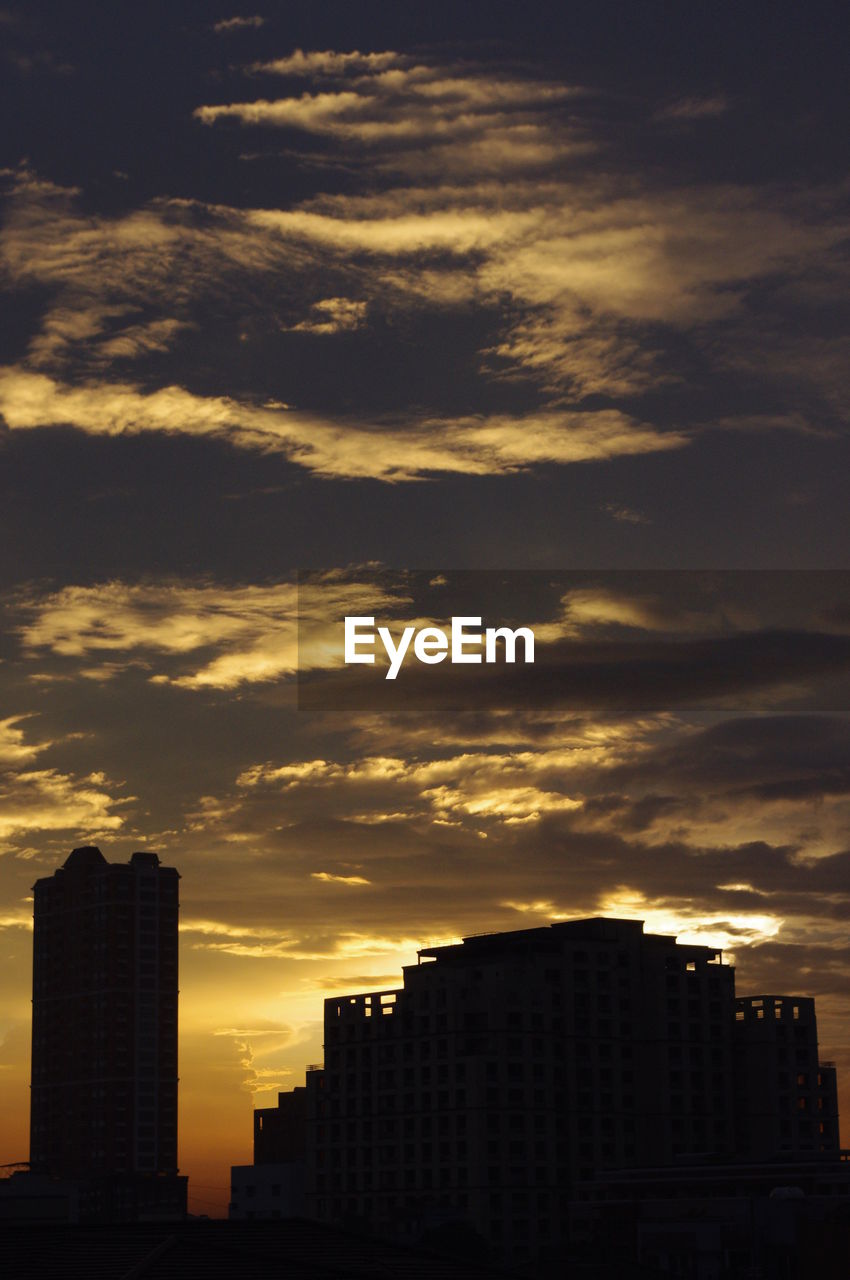 CITY SKYLINE AT SUNSET