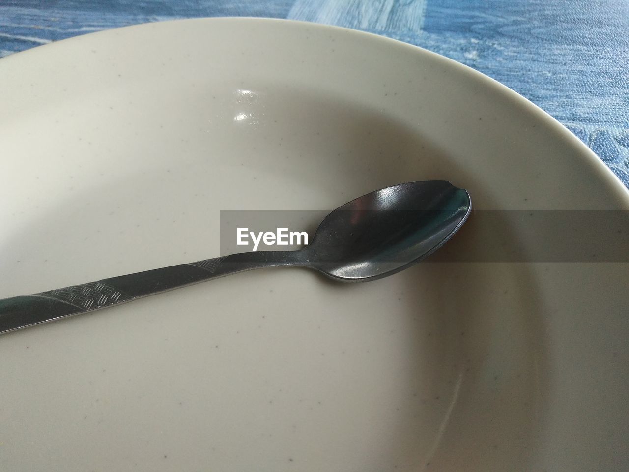 HIGH ANGLE VIEW OF DESSERT IN PLATE ON TABLE