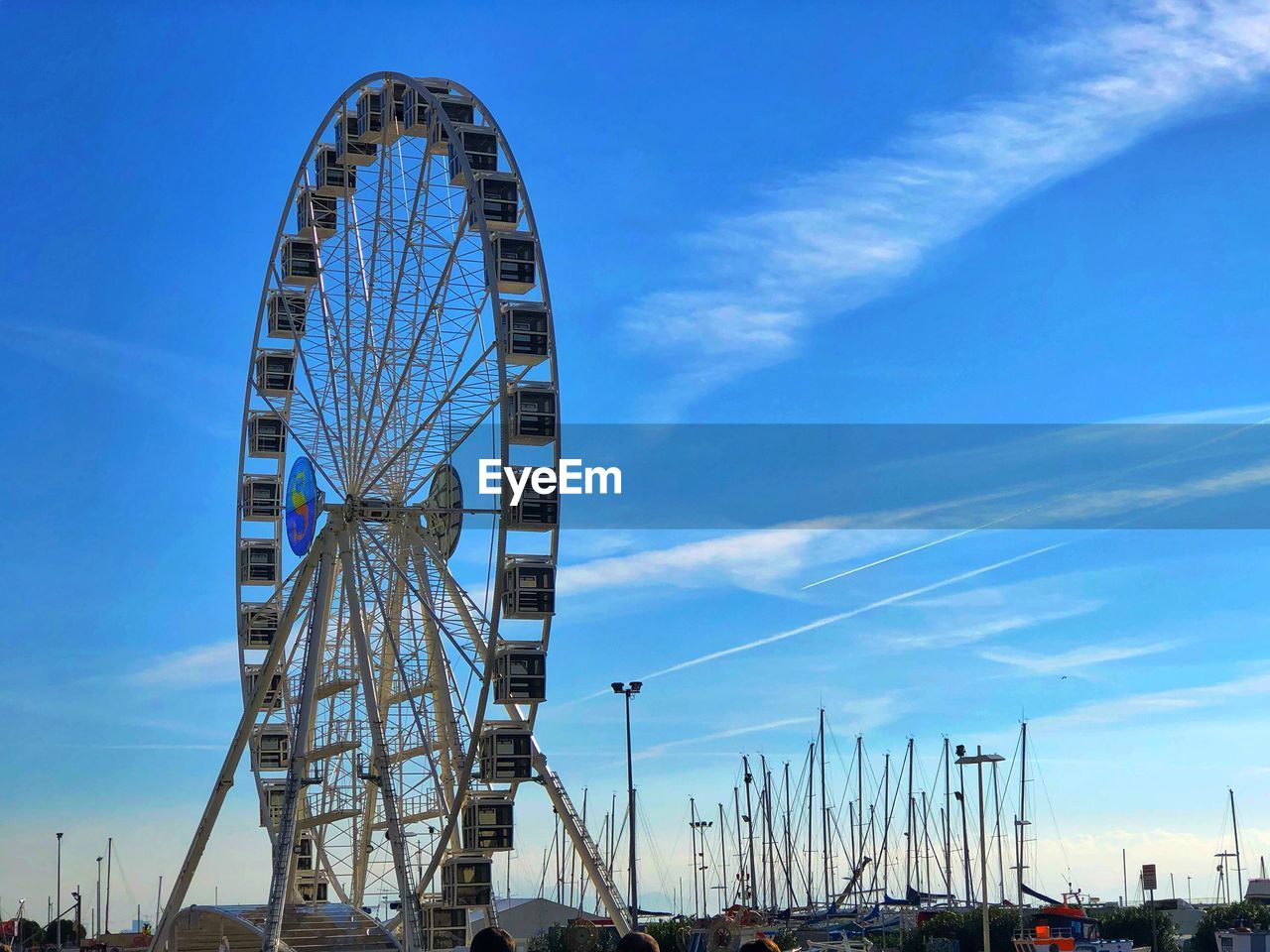 LOW ANGLE VIEW OF FERRIS WHEEL