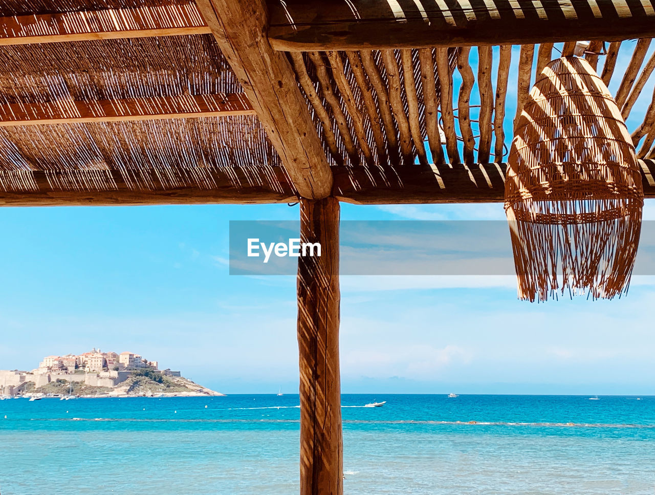 SCENIC VIEW OF SEA AGAINST SKY SEEN THROUGH ROOF