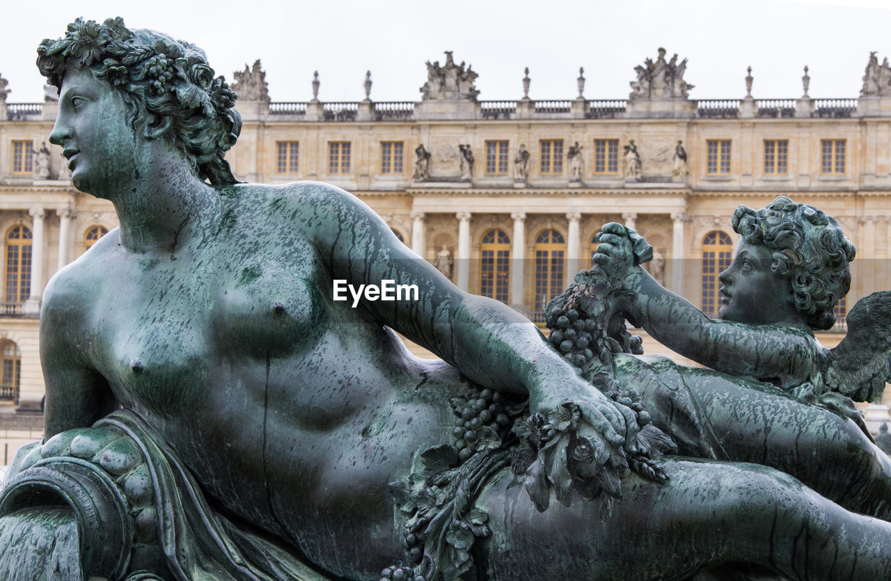 STATUE OF FOUNTAIN
