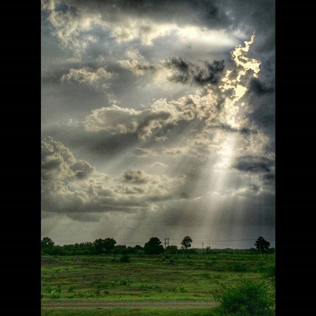 SCENIC VIEW OF LANDSCAPE AGAINST CLOUDY SKY