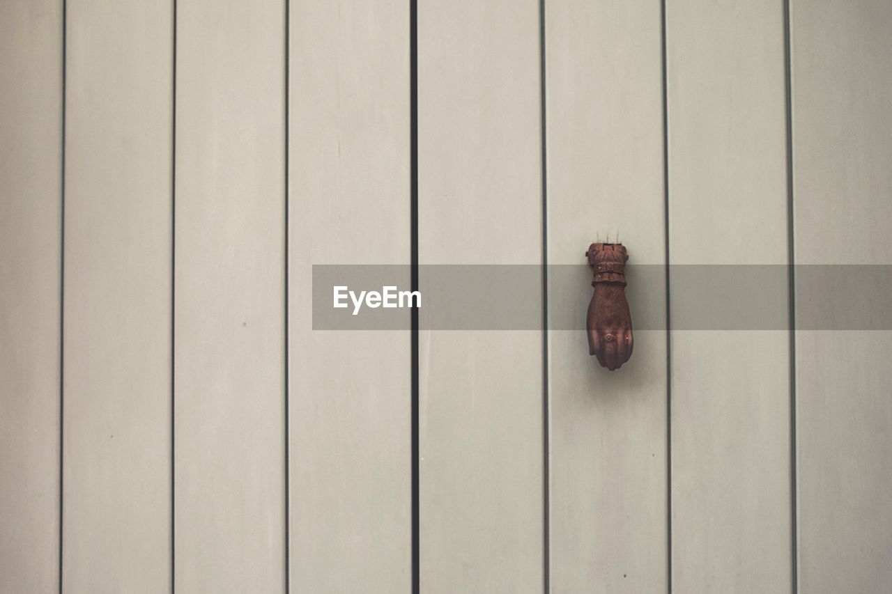 CLOSE UP OF WOOD ON WOODEN WALL