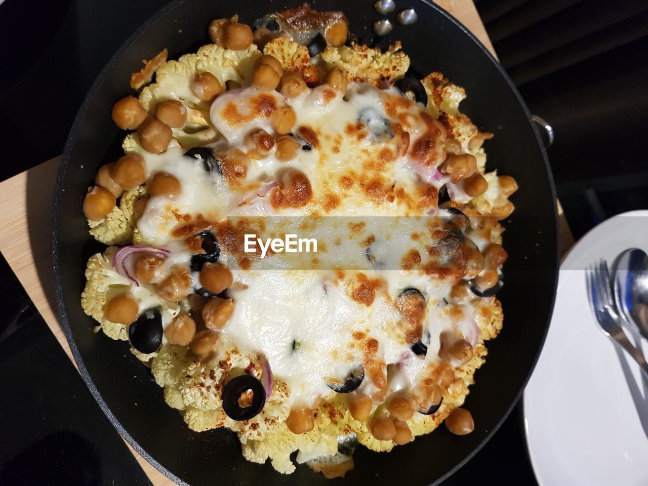 HIGH ANGLE VIEW OF BREAKFAST SERVED ON PLATE
