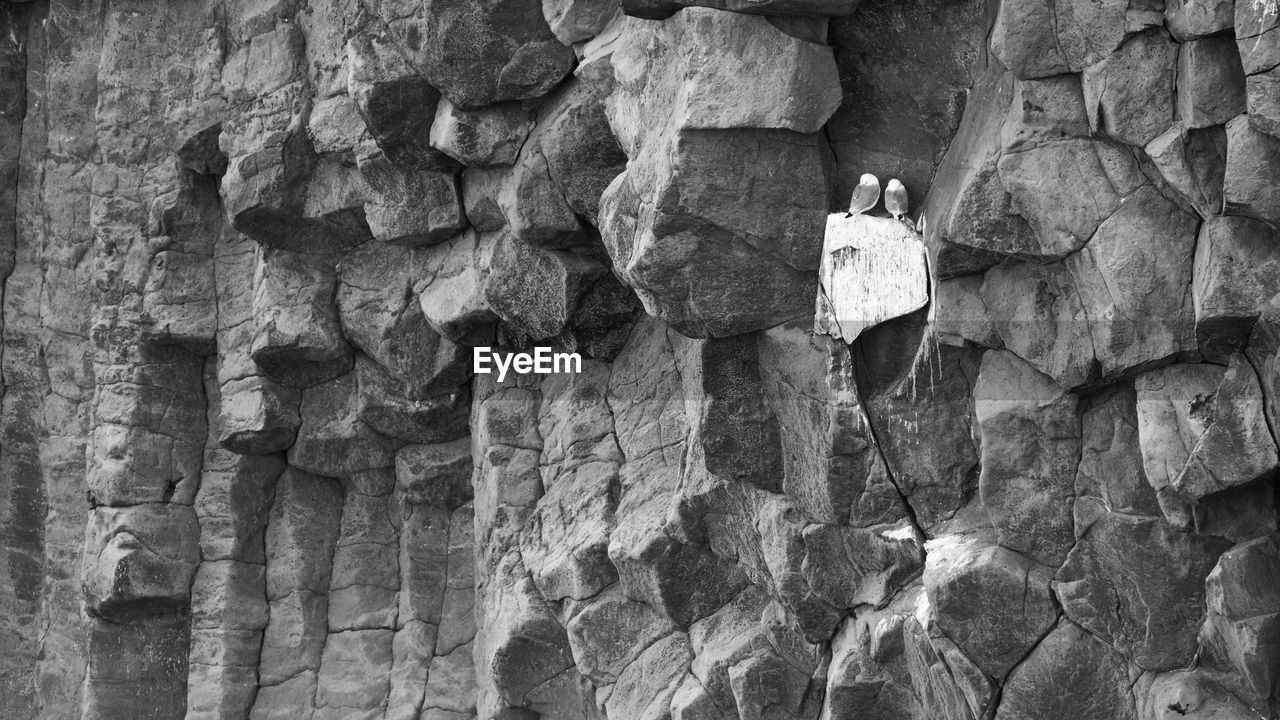 FULL FRAME SHOT OF ROCK FORMATION ON WALL