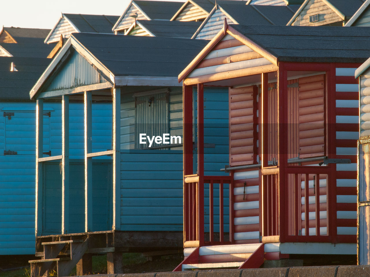 VIEW OF BEACH HUT AGAINST BUILDING