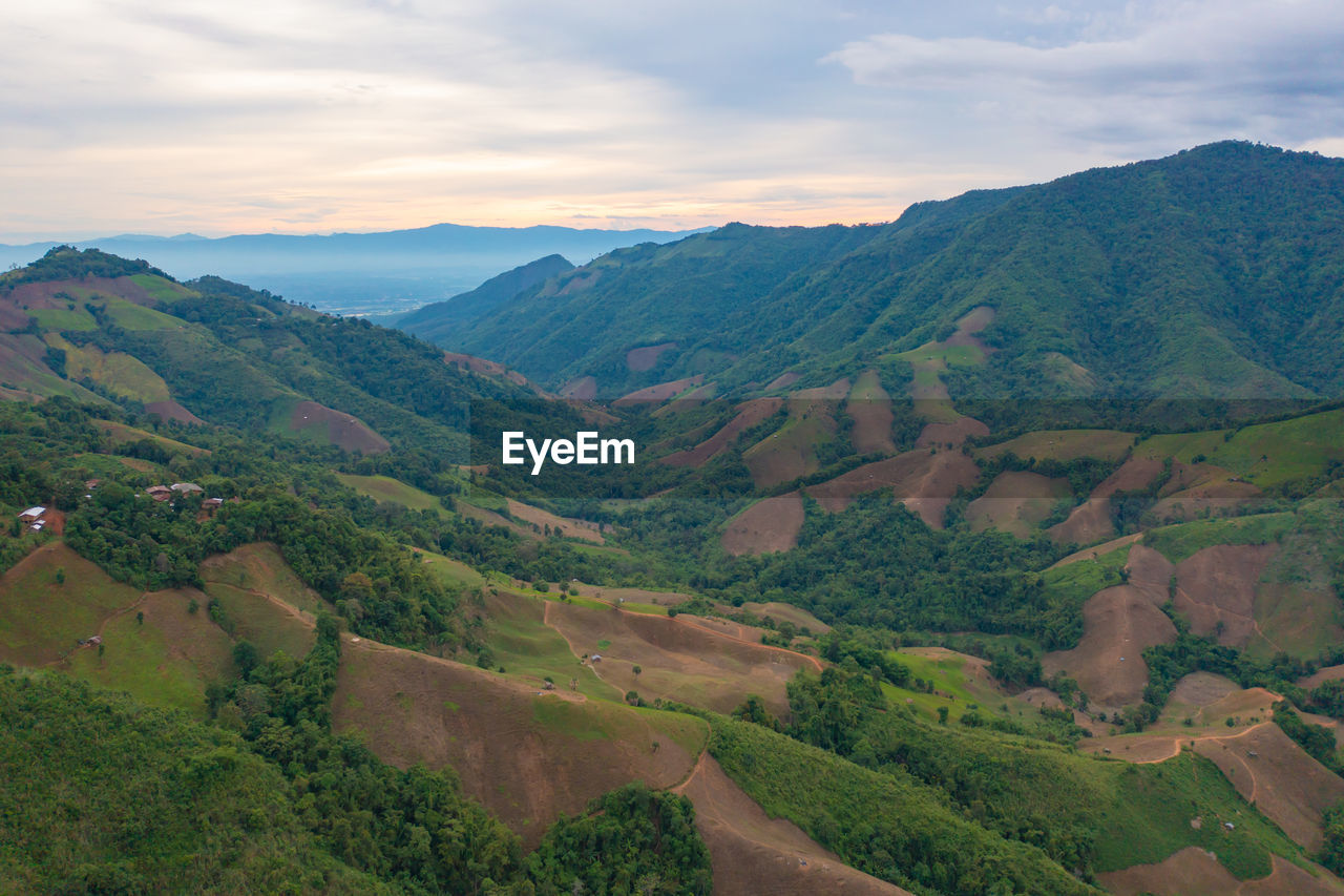 HIGH ANGLE VIEW OF LAND AGAINST SKY