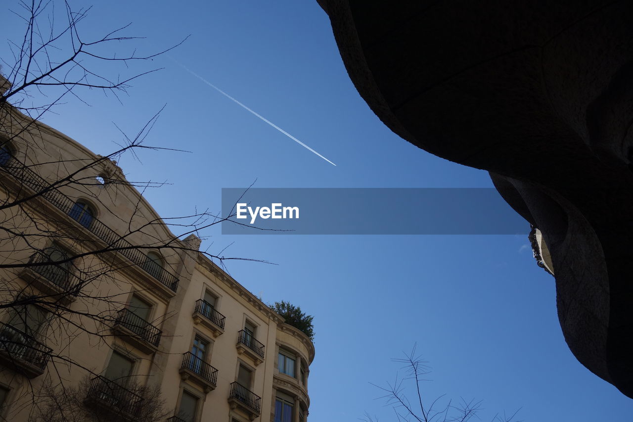 LOW ANGLE VIEW OF BUILDINGS AGAINST CLEAR BLUE SKY