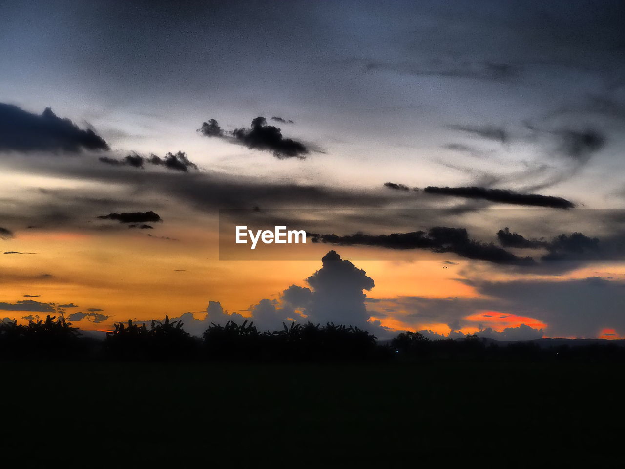 SCENIC VIEW OF DRAMATIC SKY OVER SILHOUETTE LANDSCAPE