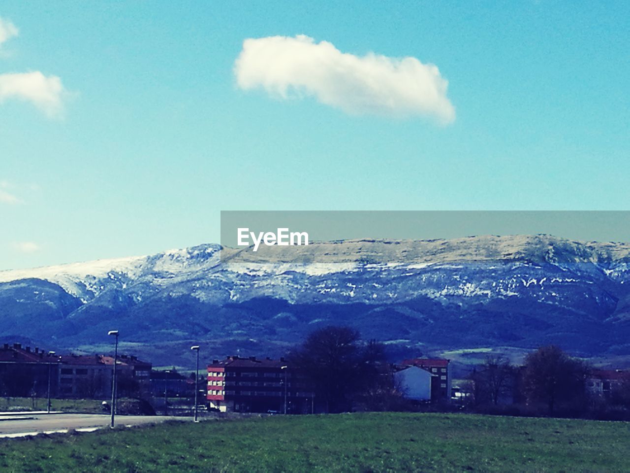 SCENIC VIEW OF MOUNTAIN AGAINST SKY