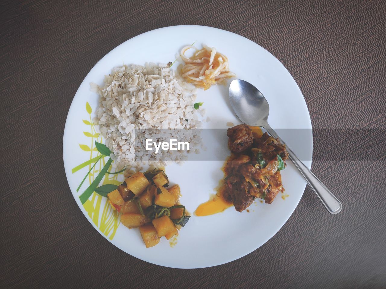 HIGH ANGLE VIEW OF MEAL SERVED IN PLATE