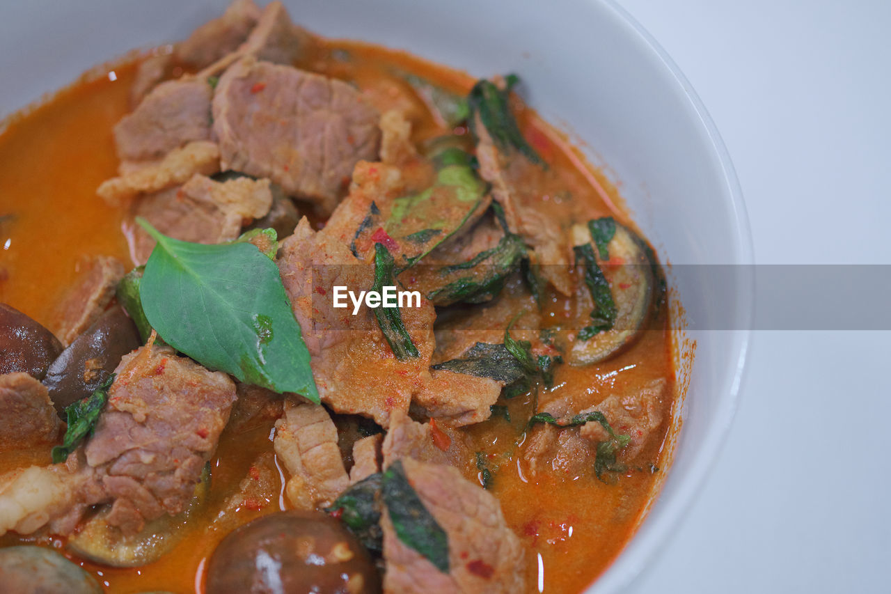 HIGH ANGLE VIEW OF MEAT SERVED IN PLATE