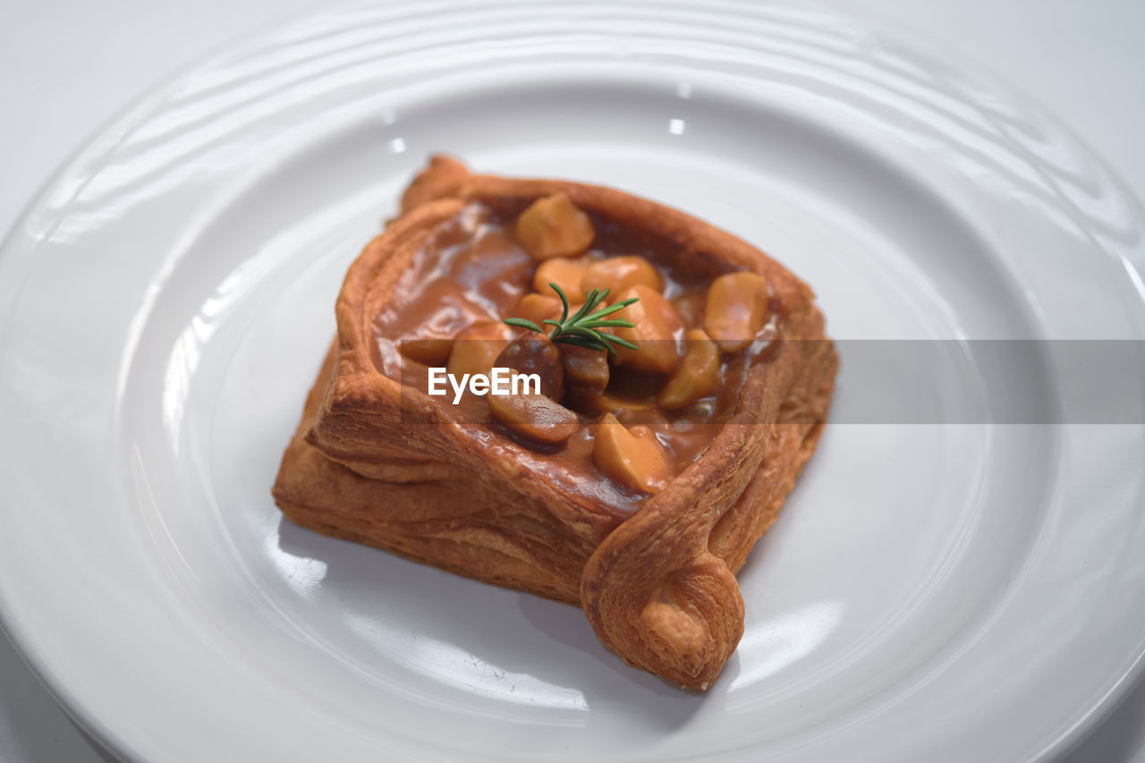 CLOSE-UP OF MEAL SERVED IN PLATE