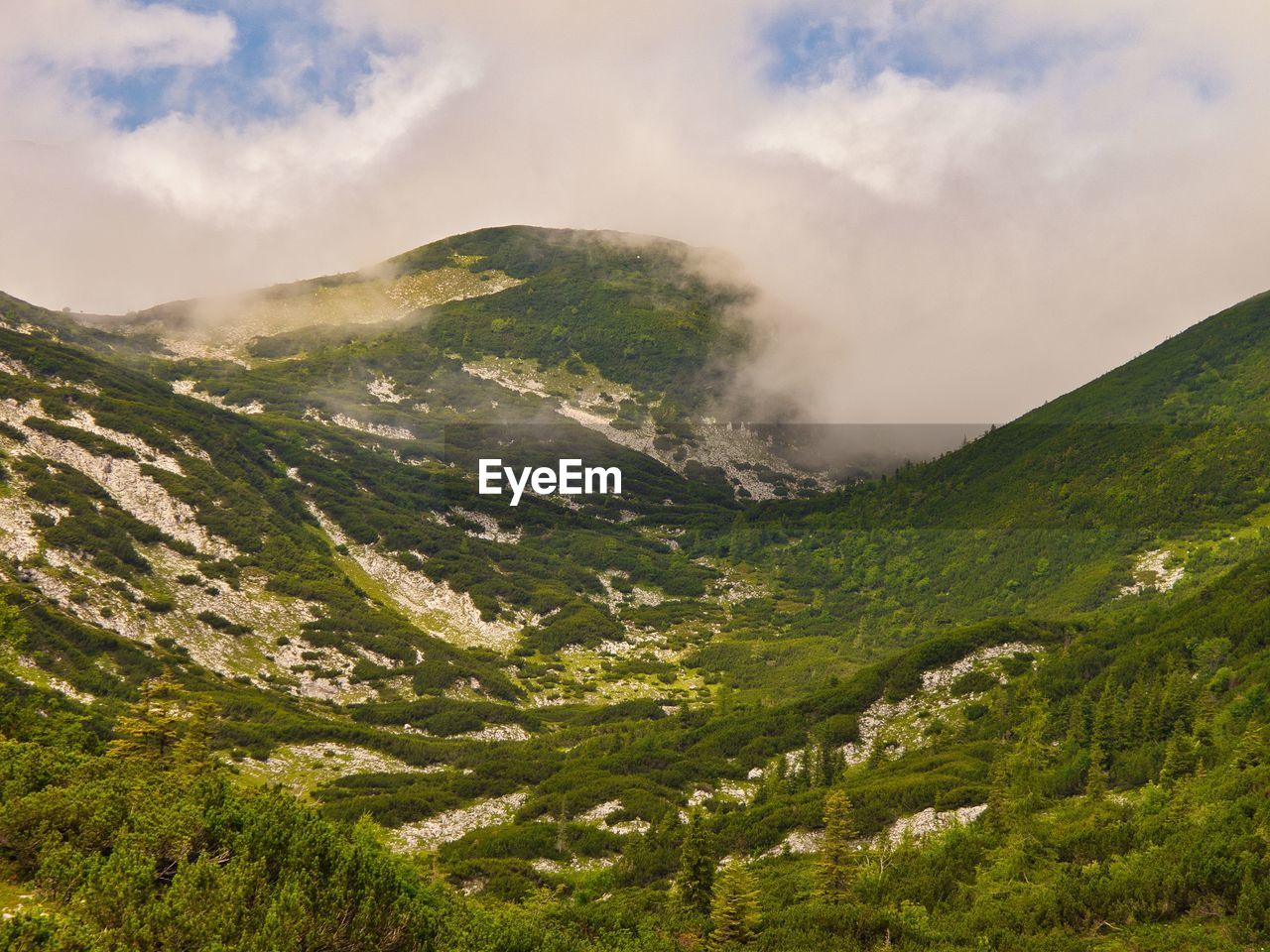 SCENIC VIEW OF VALLEY AGAINST SKY