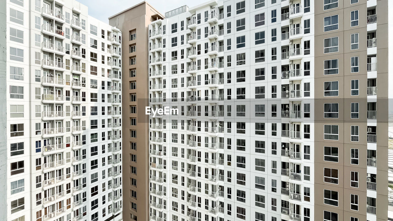 architecture, building exterior, built structure, tower block, building, condominium, city, apartment, office building exterior, window, skyscraper, residential district, office, no people, residential area, business, facade, day