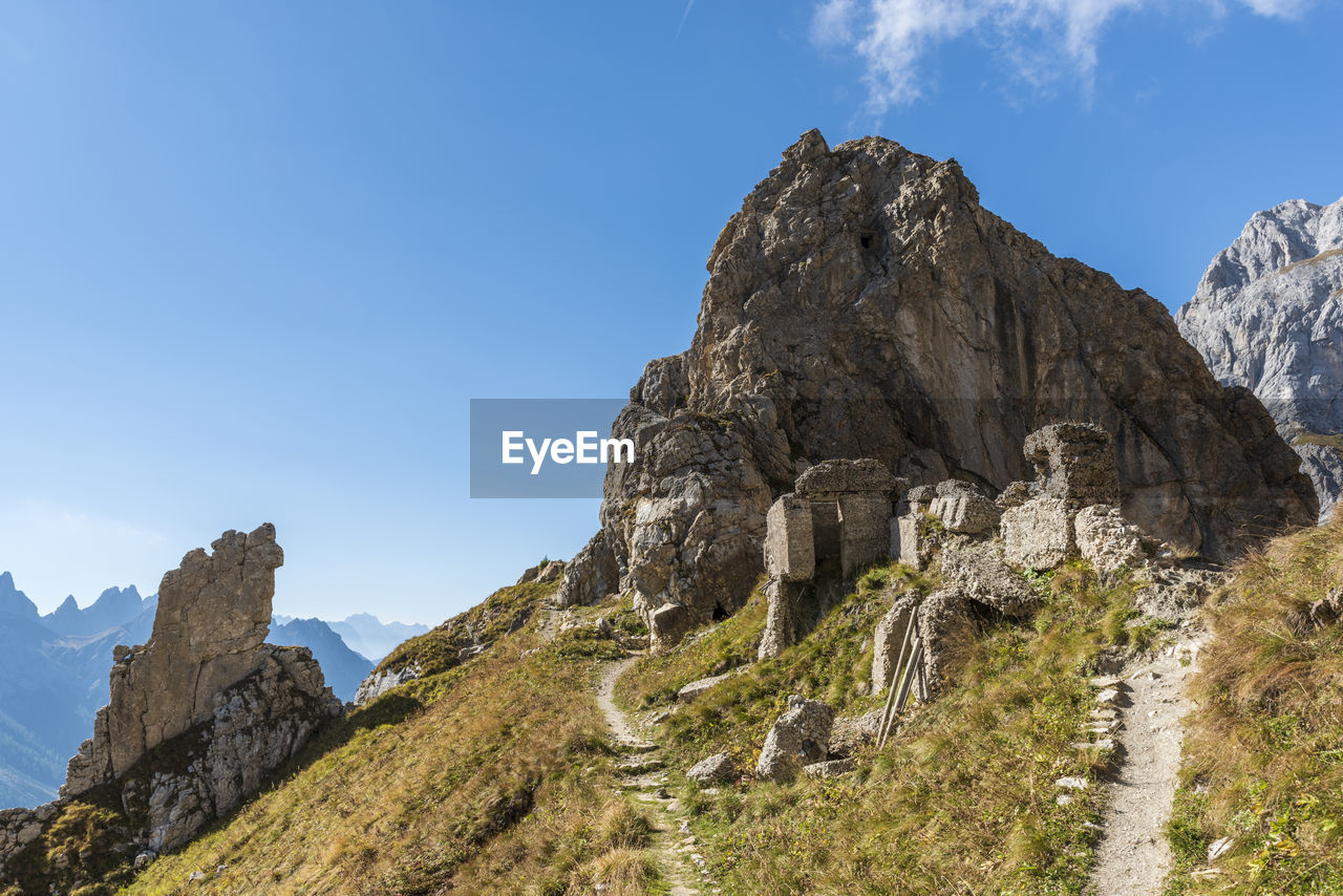 LOW ANGLE VIEW OF A ROCK