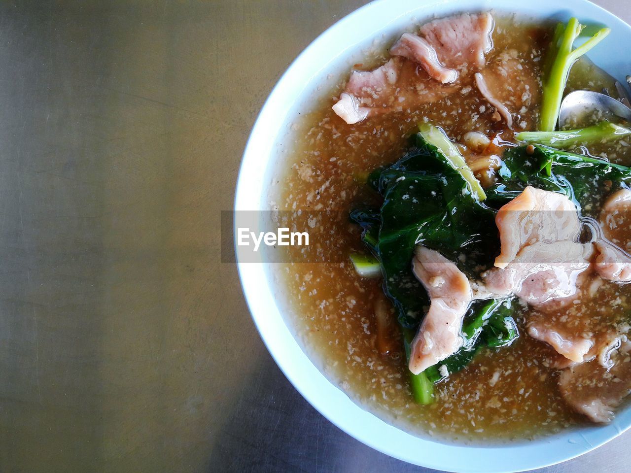 CLOSE-UP OF SOUP IN BOWL