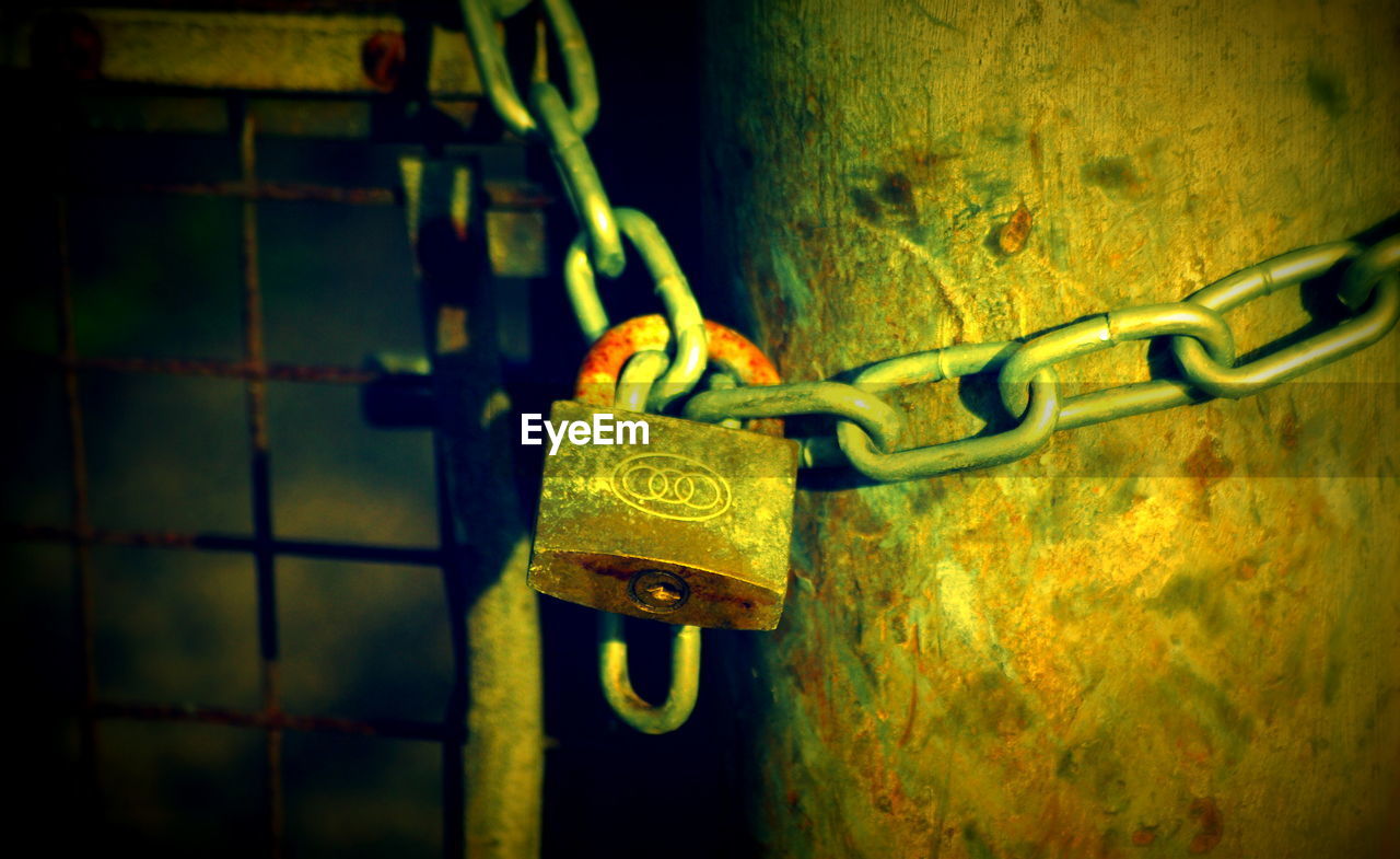 CLOSE-UP OF PADLOCKS ON CHAIN