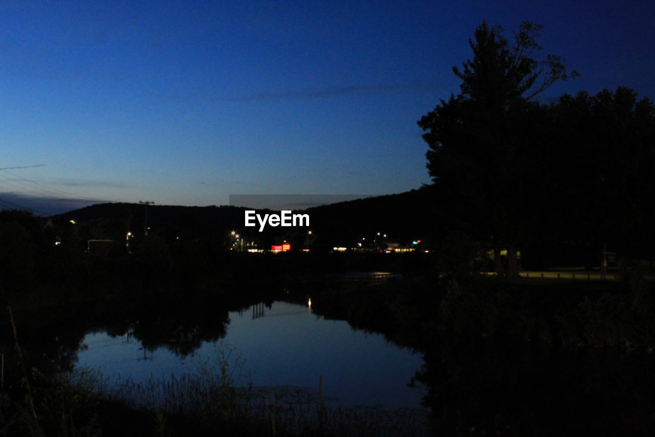 SCENIC VIEW OF LAKE AGAINST SKY AT NIGHT