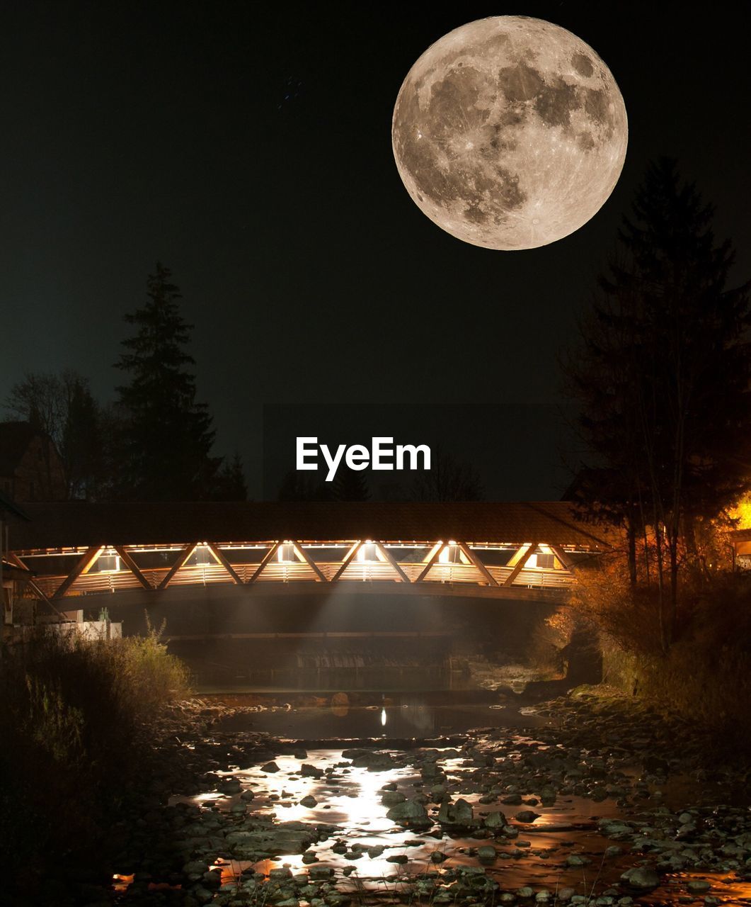 SCENIC VIEW OF MOON AT NIGHT AGAINST SKY